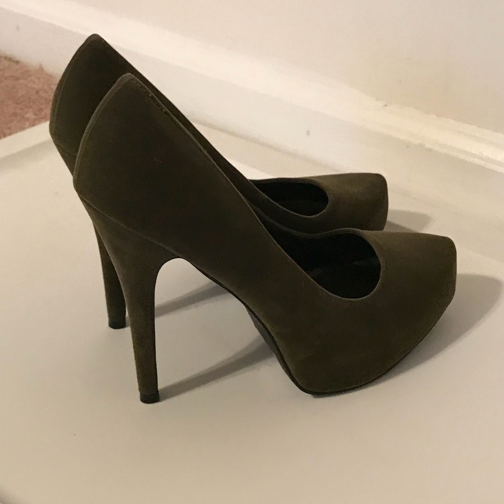 Olive pumps size6